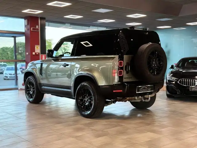 Land Rover Defender view 4