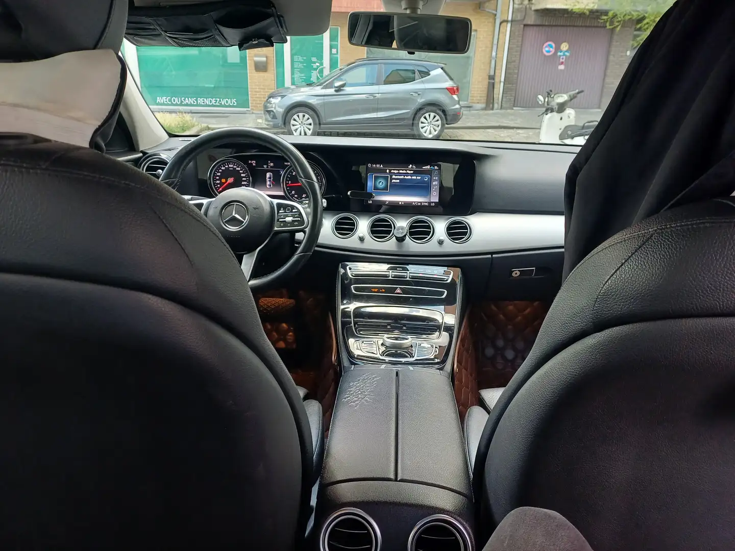 Mercedes-Benz E 200 Zwart - 1