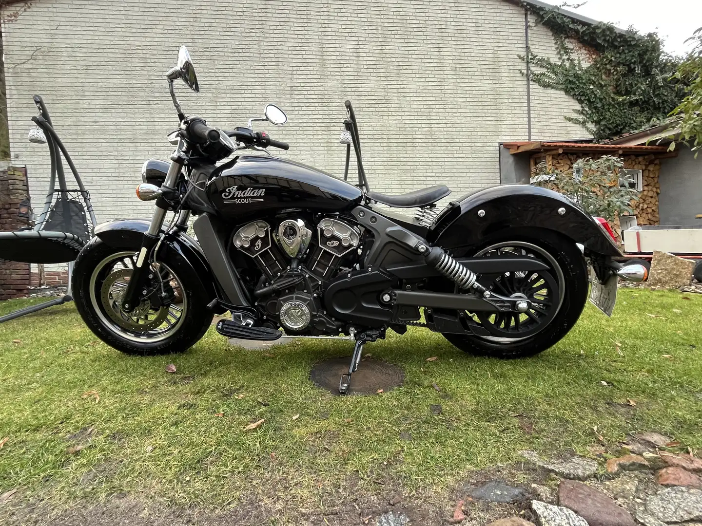 Indian Scout top Zustand erst 1900km !!! Schwarz - 2
