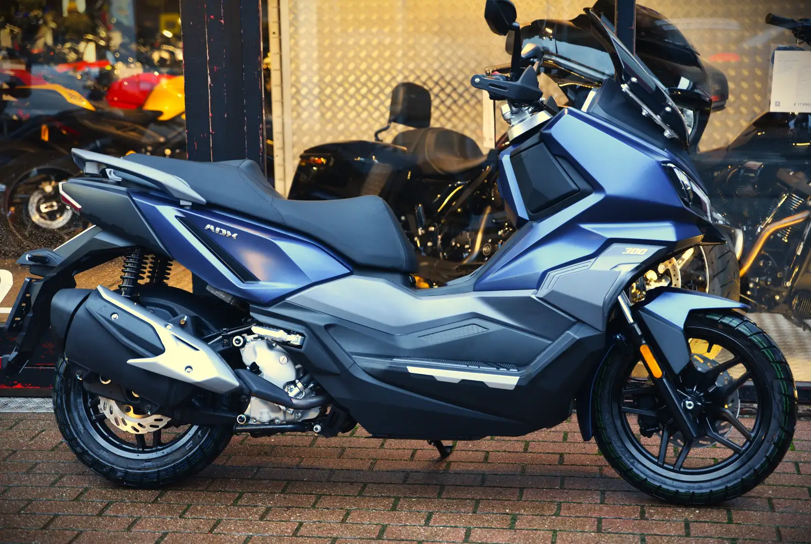 SYM ADX 300 ***MOTO VERTE*** Blauw - 2