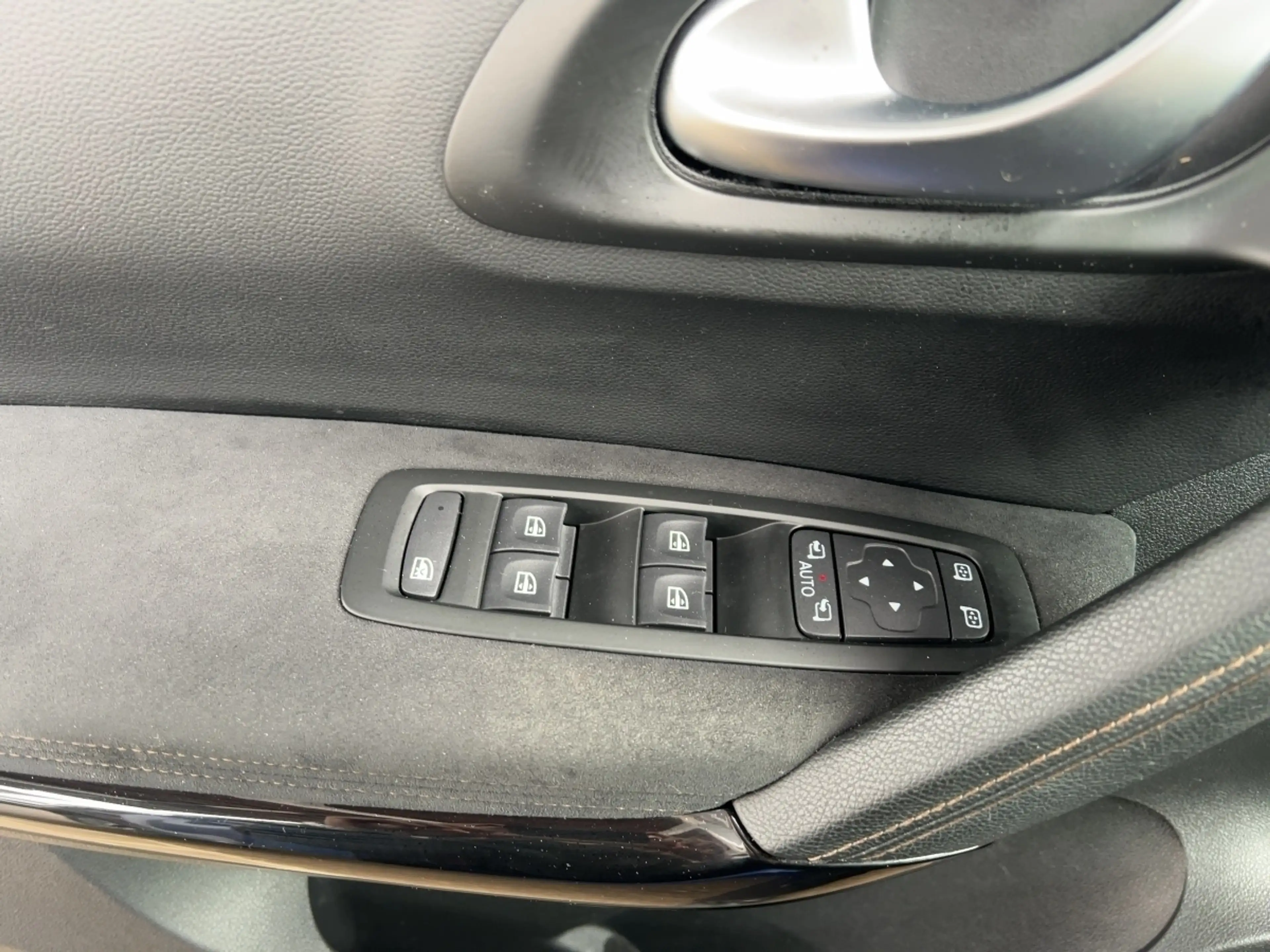 Renault Kadjar Black Edition TCe 140 EDC GPF Apple CarPlay — photo 17