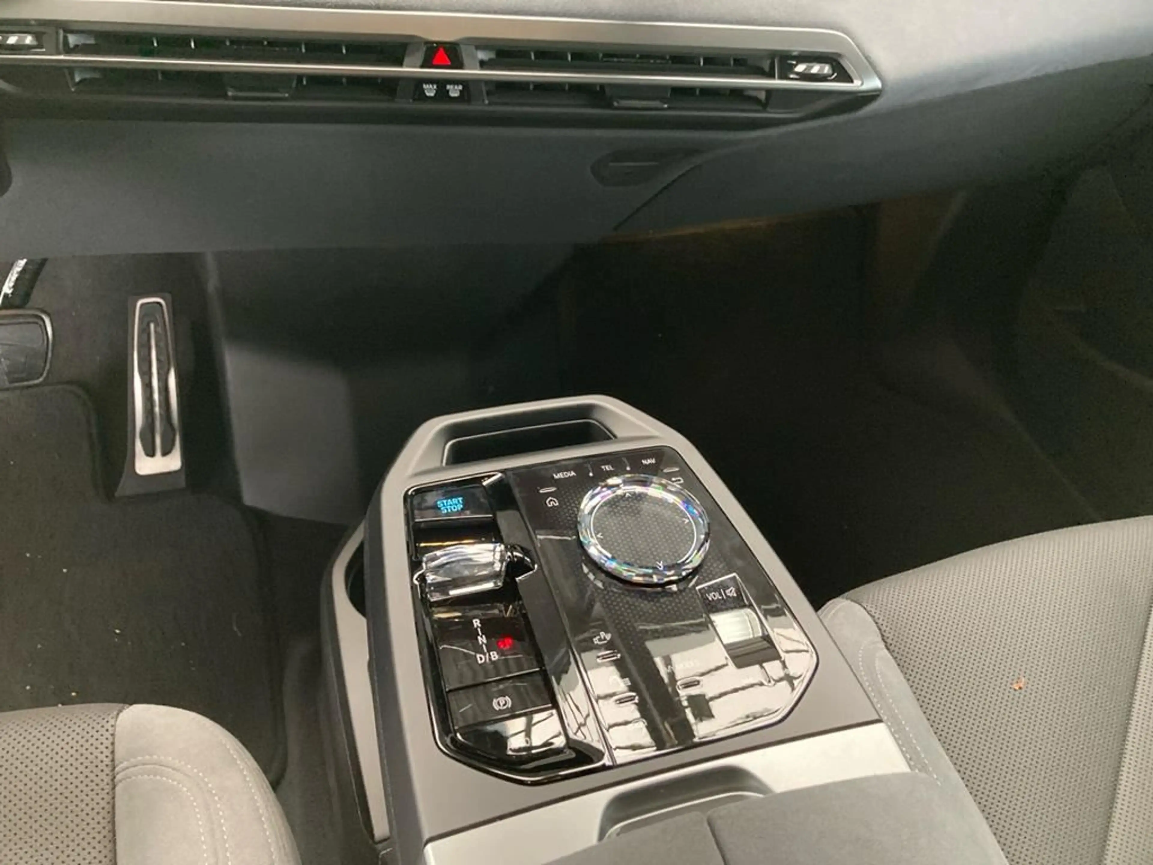 BMW iX M Sport Pro — photo 12