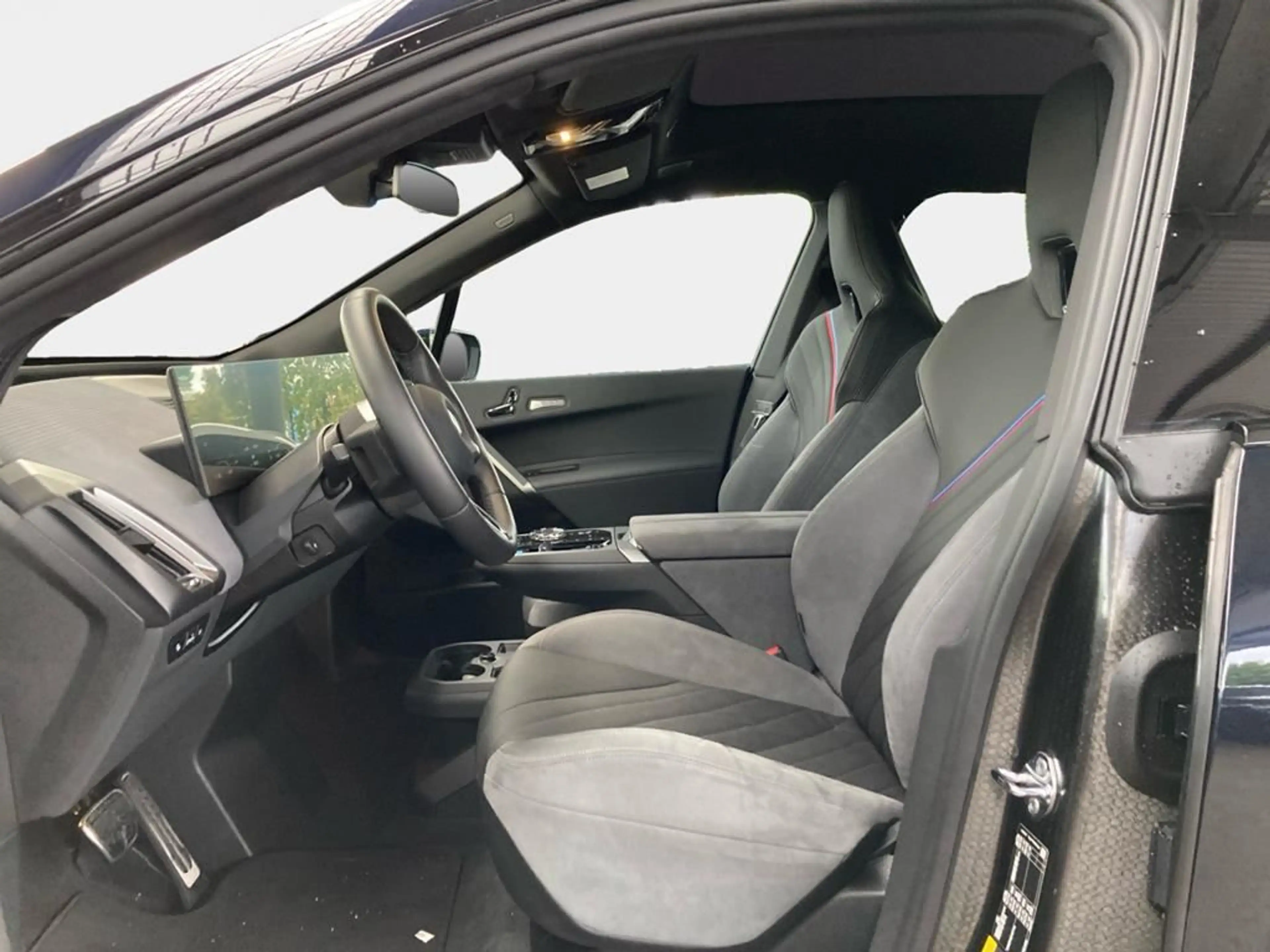 BMW iX M Sport Pro — photo 11