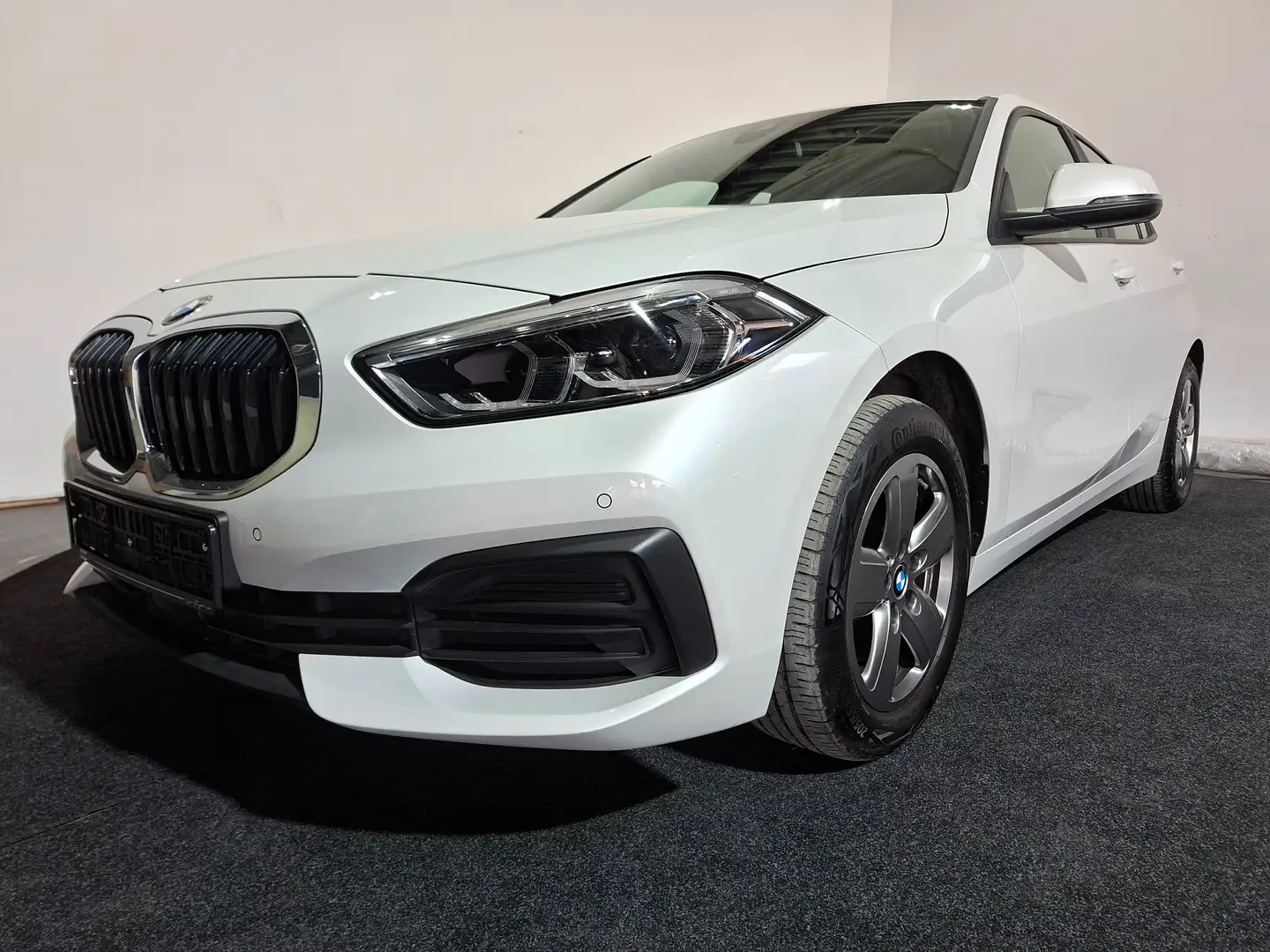 BMW 118 118i Aut. | Navi | Carplay | 17850 netto | Blanc - 1