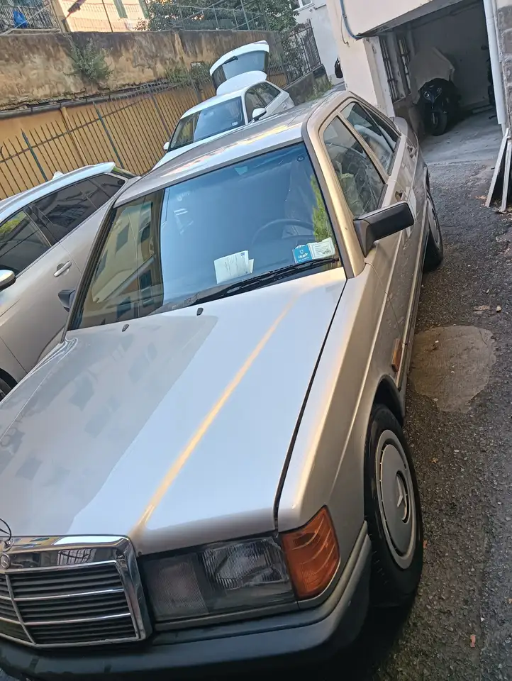 Mercedes-Benz 190 2.0 E 122cv, foto 1