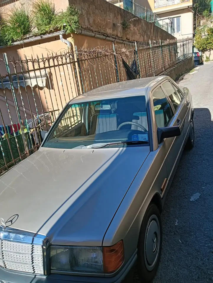Mercedes-Benz 190 2.0 E 122cv, foto 3
