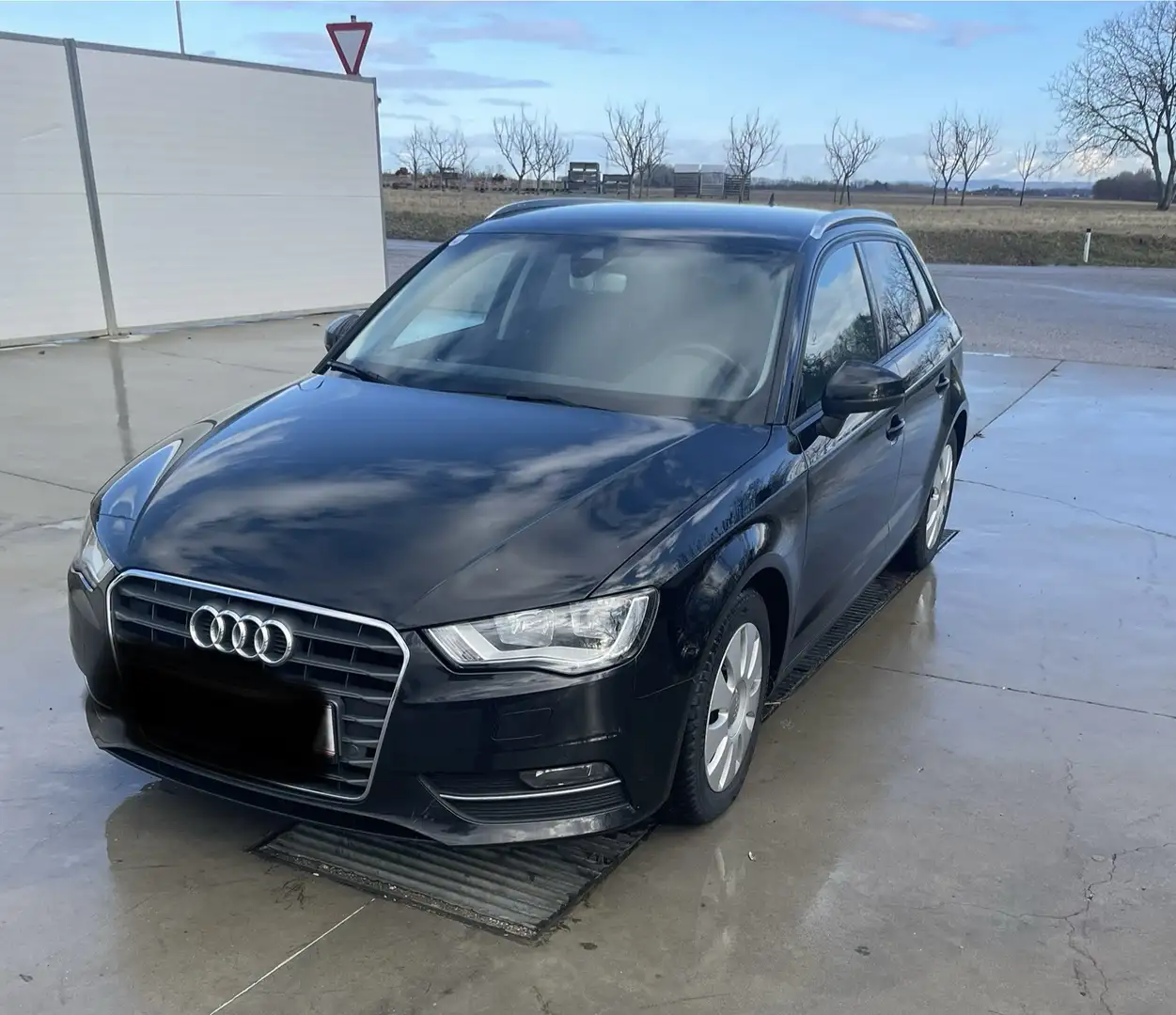 Audi A3 A3 Ambition 1,6 TDI Ambition Schwarz - 1