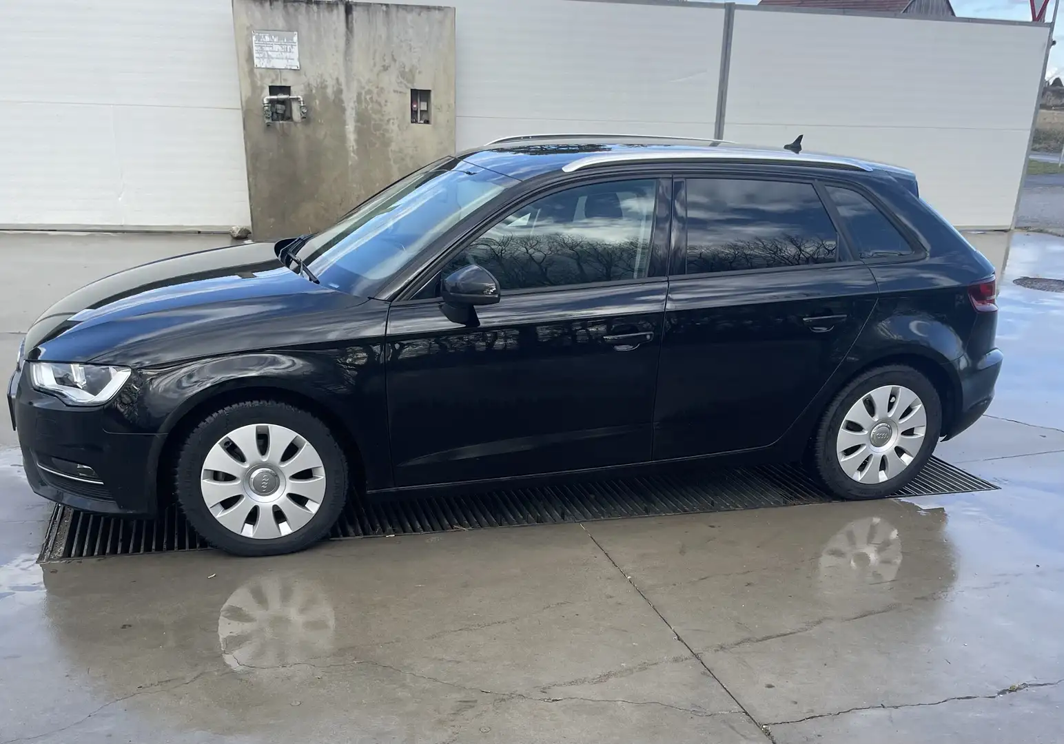 Audi A3 A3 Ambition 1,6 TDI Ambition Schwarz - 2