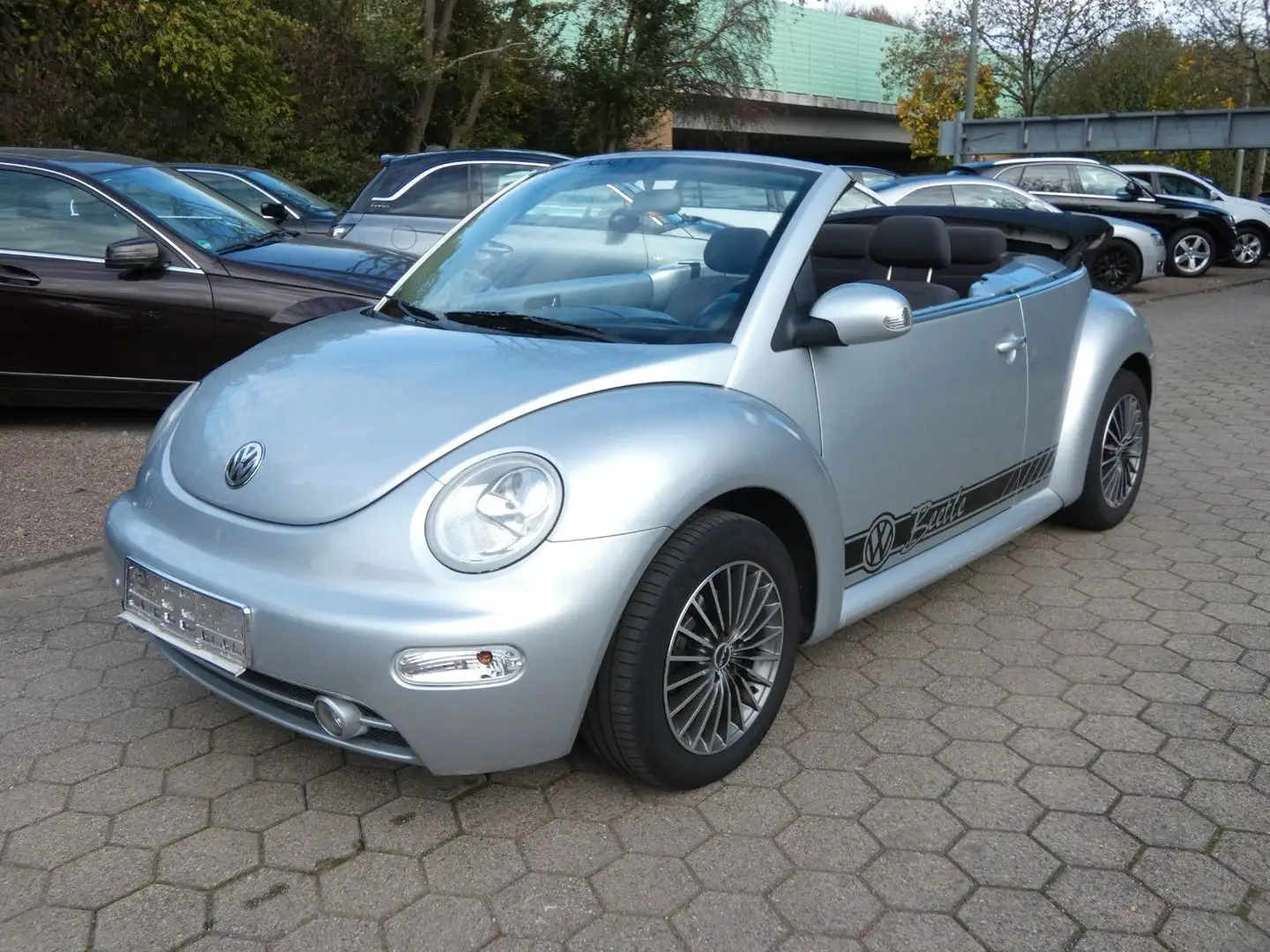 Volkswagen New Beetle Cabriolet 1.6 Highline*KLIMA*SHZ*PDC* Silber - 1