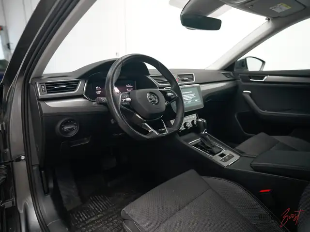 Skoda Superb view 11