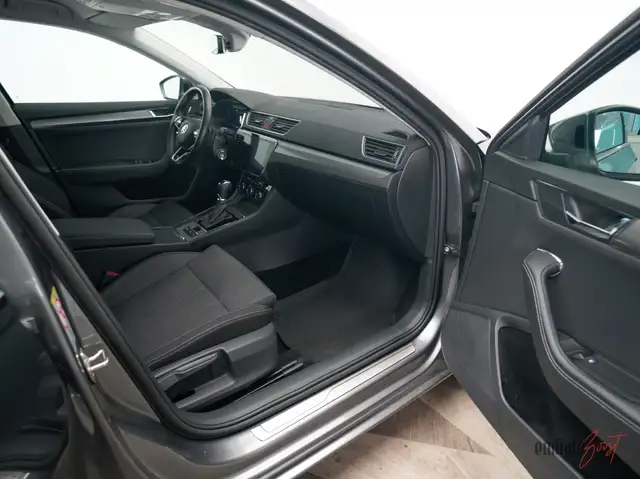 Skoda Superb view 13