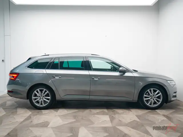 Skoda Superb view 6