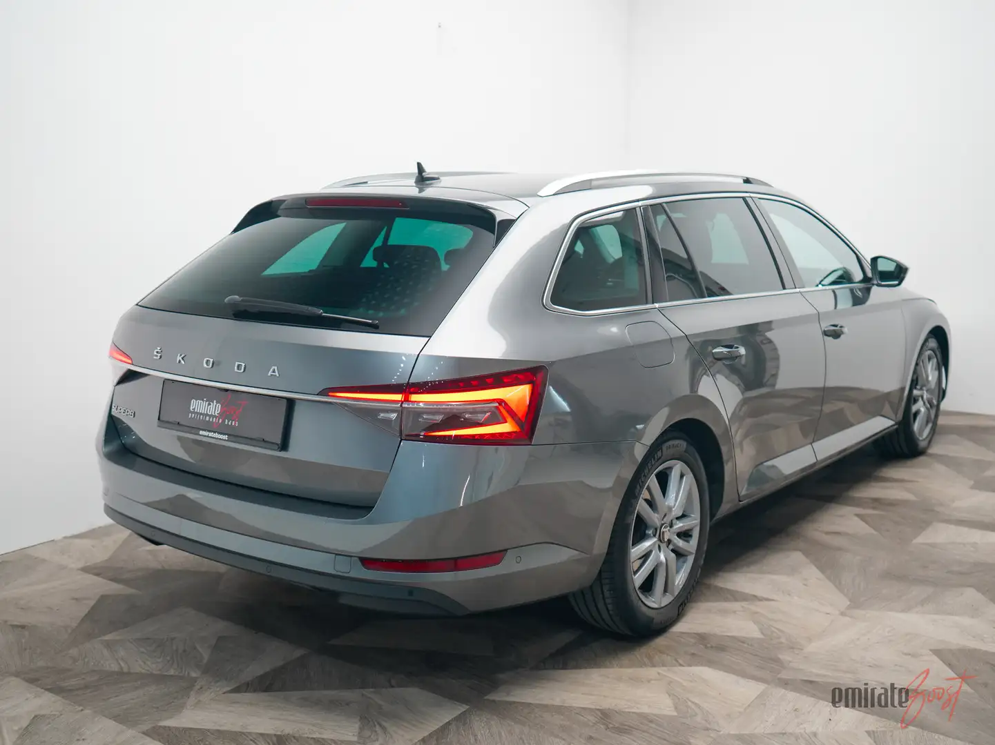 Skoda Superb Combi Style DSG Grau - 2