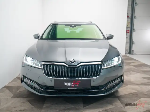 Skoda Superb view 3