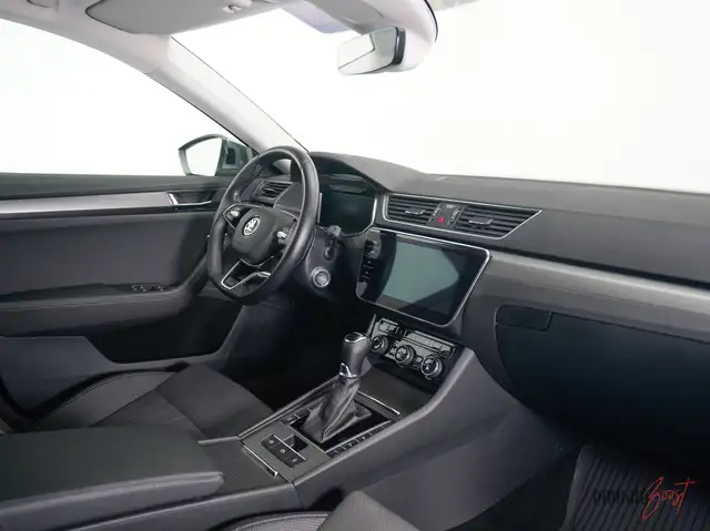 Skoda Superb view 9