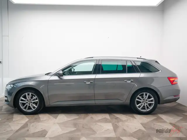Skoda Superb view 5