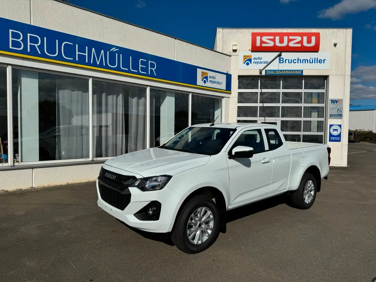 Isuzu D-Max Space Cab 4X4 LS AT 2025 Weiß - 2