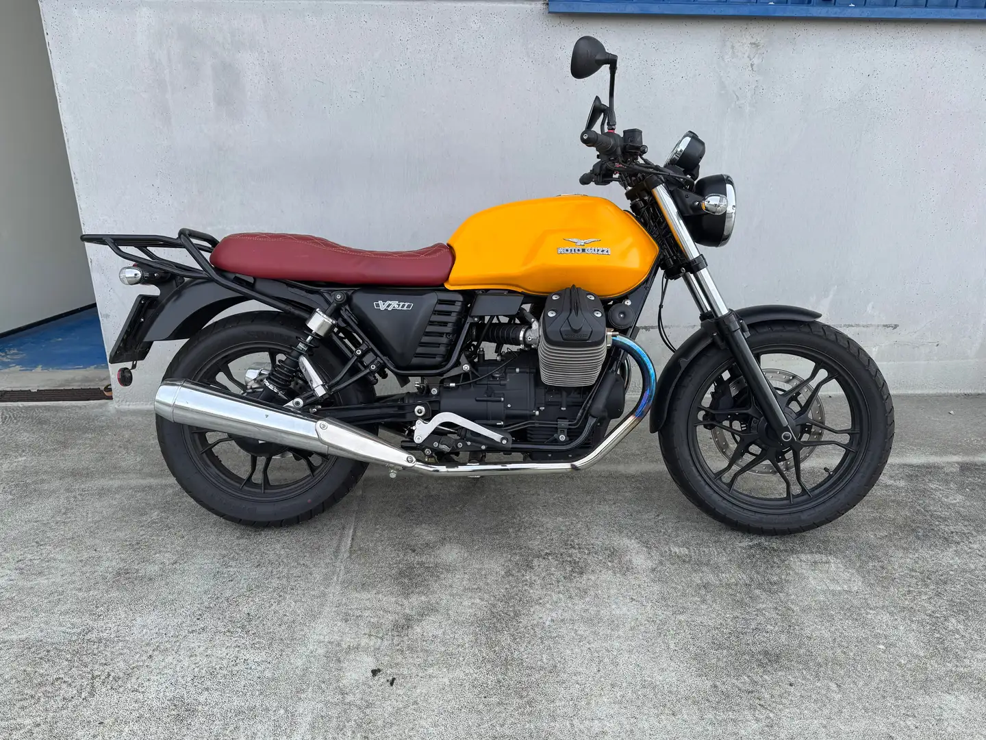 Moto Guzzi V 7 STONE II patente A2 Yellow - 1
