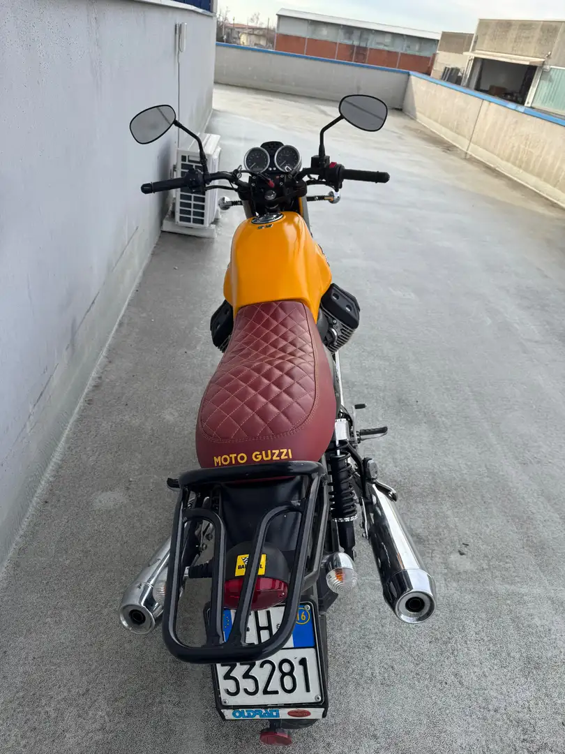 Moto Guzzi V 7 STONE II patente A2 Yellow - 2