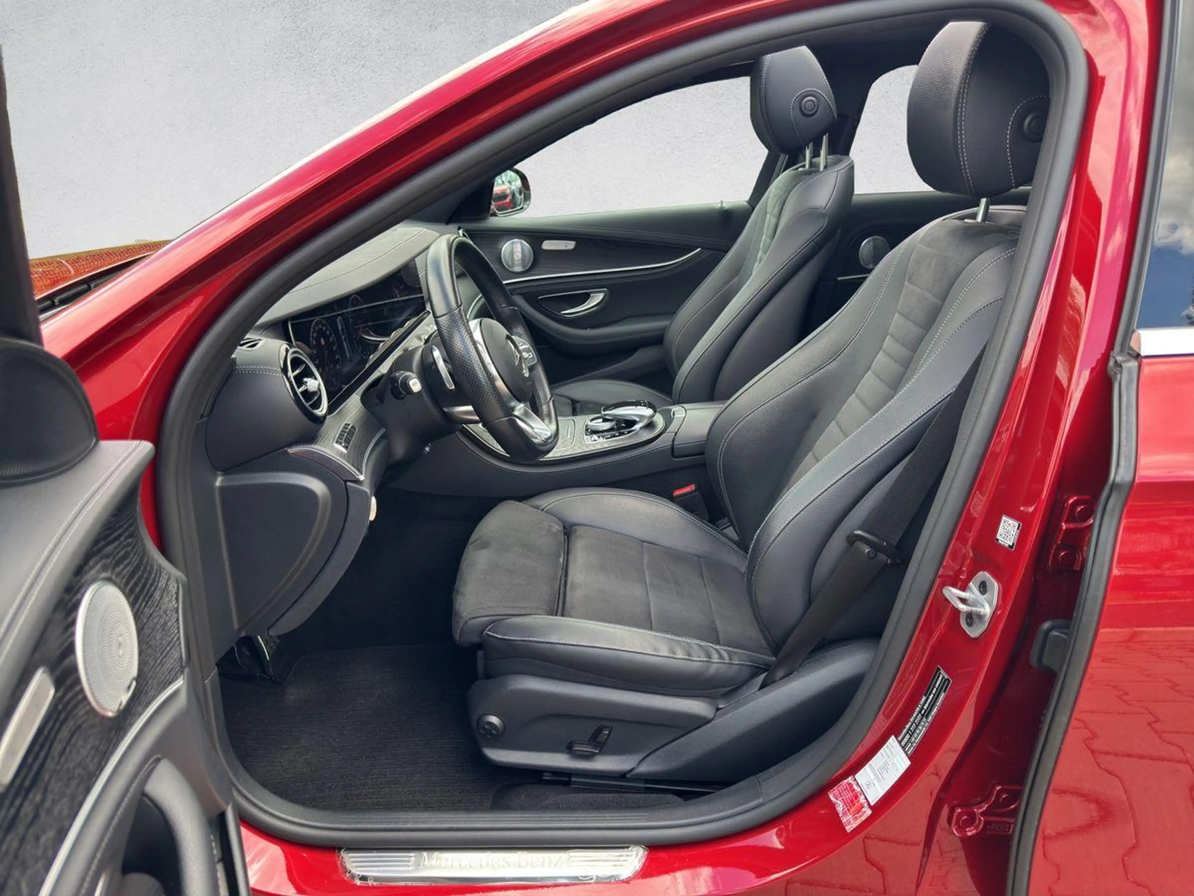 Mercedes-Benz E 450 T 4M AMG Multibeam Wide Pano AHK STHZ — photo 11