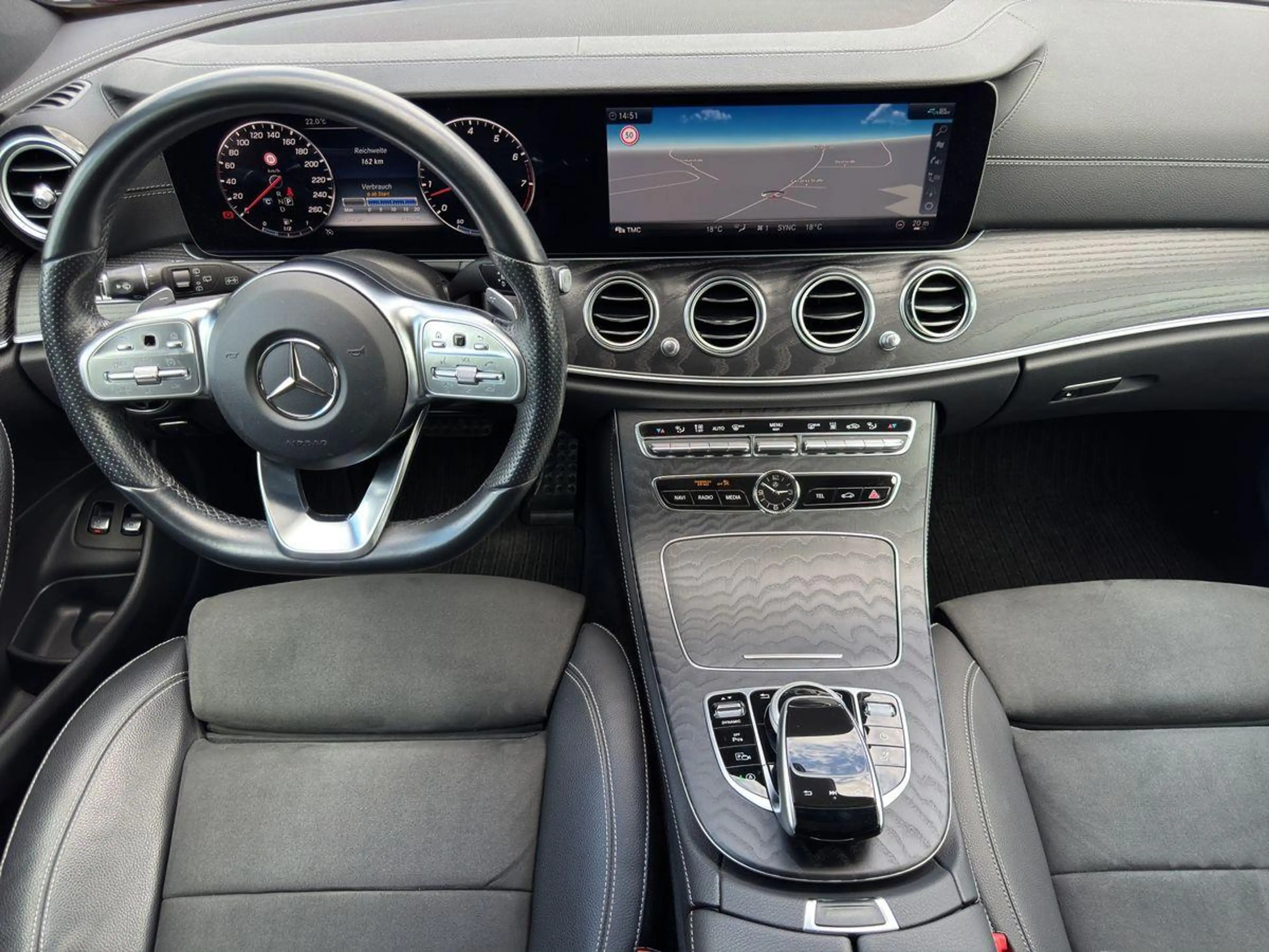 Mercedes-Benz E 450 T 4M AMG Multibeam Wide Pano AHK STHZ — photo 14