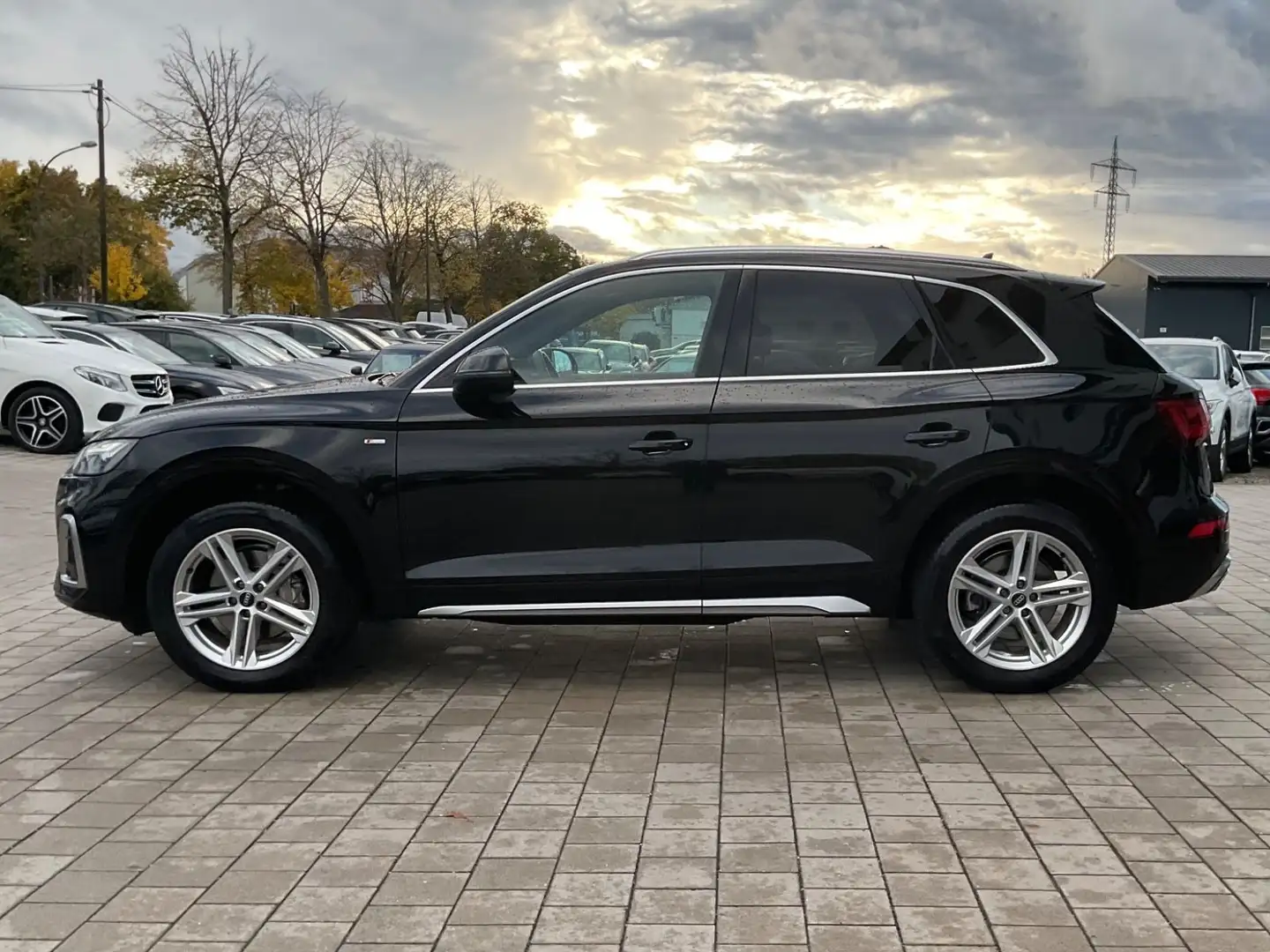 Audi Q5 40 TDI quattro S line AHK Ambiente Lane RFK Schwarz - 2