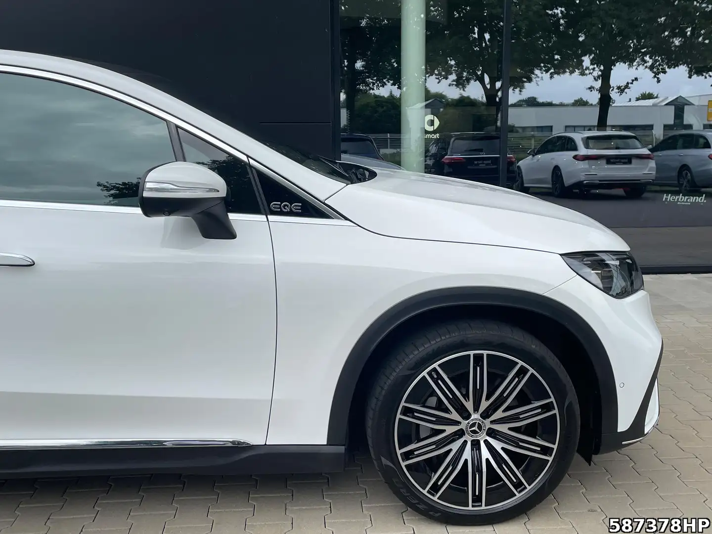 Mercedes-Benz EQE SUV 350 4M  Airmatic Pano AHK Hinterachsl. Weiß - 2