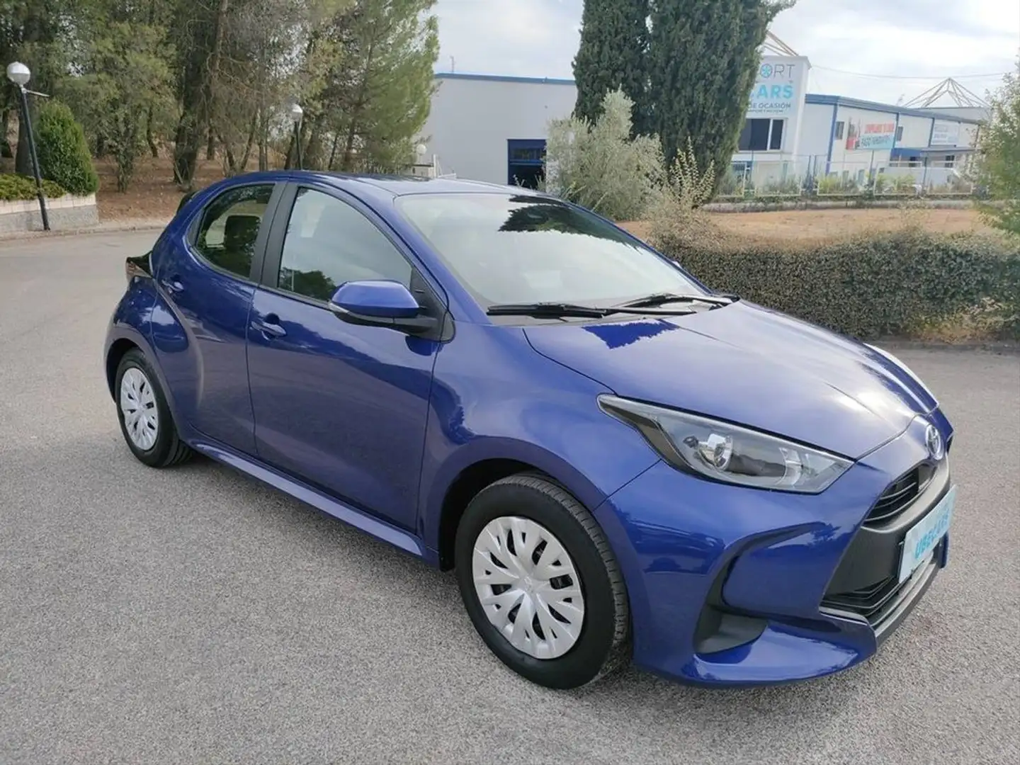 Toyota Yaris 1.5 120H Business Plus Azul - 2