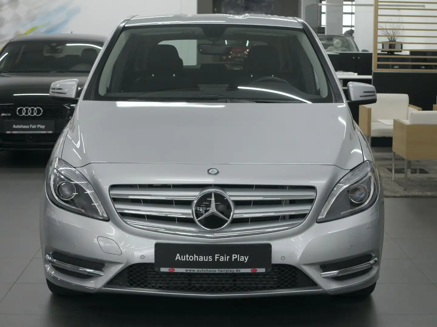 Mercedes-Benz B 180 Aut. BI-XENON/NAVI/31630KM/AHK/UNFALLFREI! Argent - 2