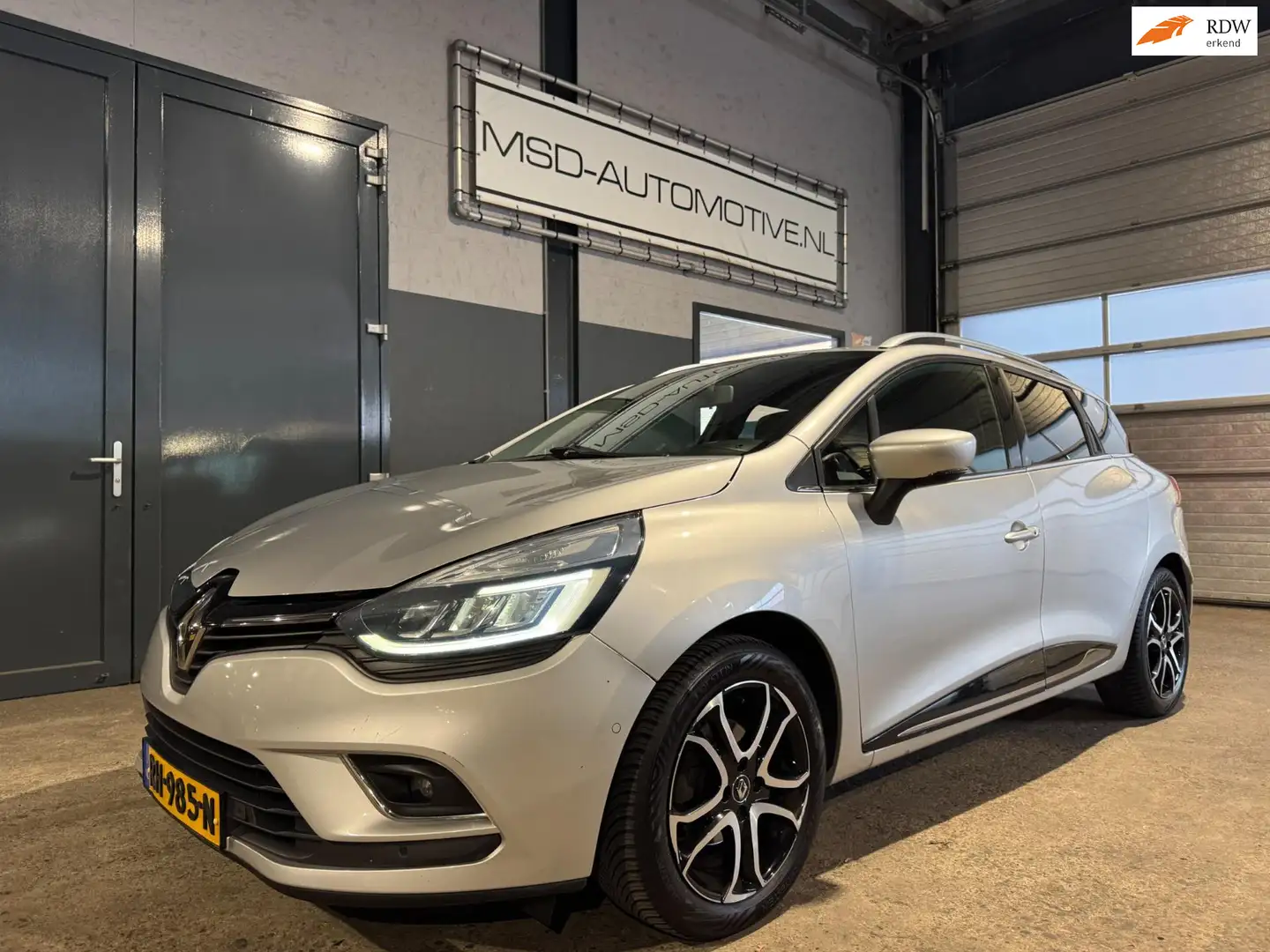 Renault Clio Estate 0.9 TCe Intens Trekhaak Navigatie Camera NA Grijs - 1