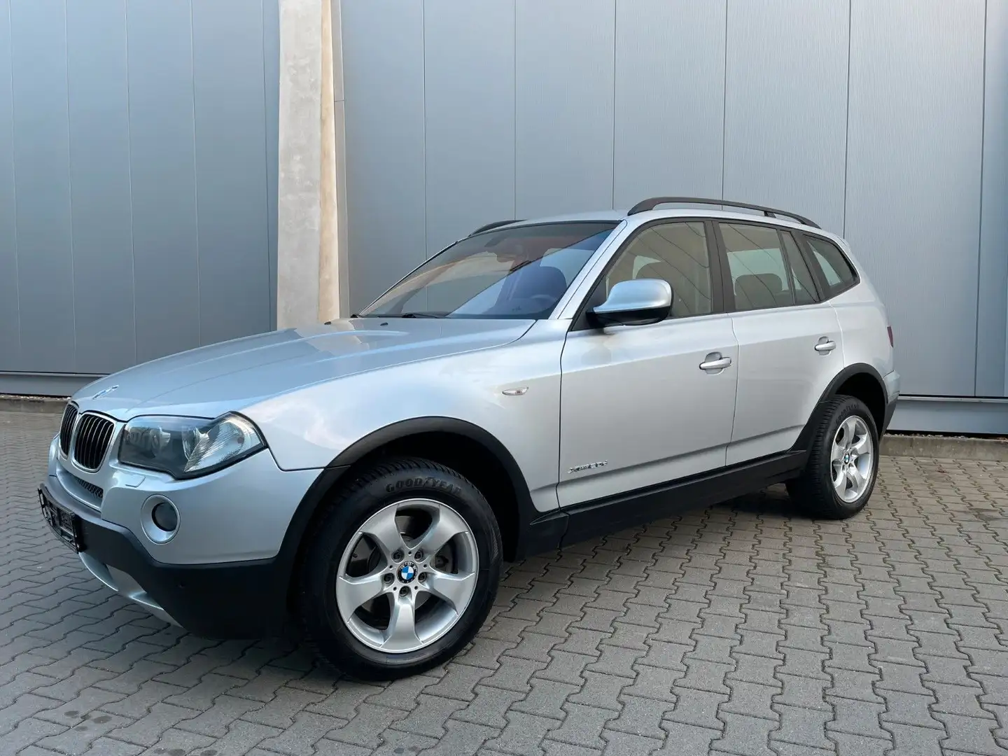 BMW X3 xDrive20d Automat Xenon AHK 2xPDC Alu 1.Hand Zilver - 1