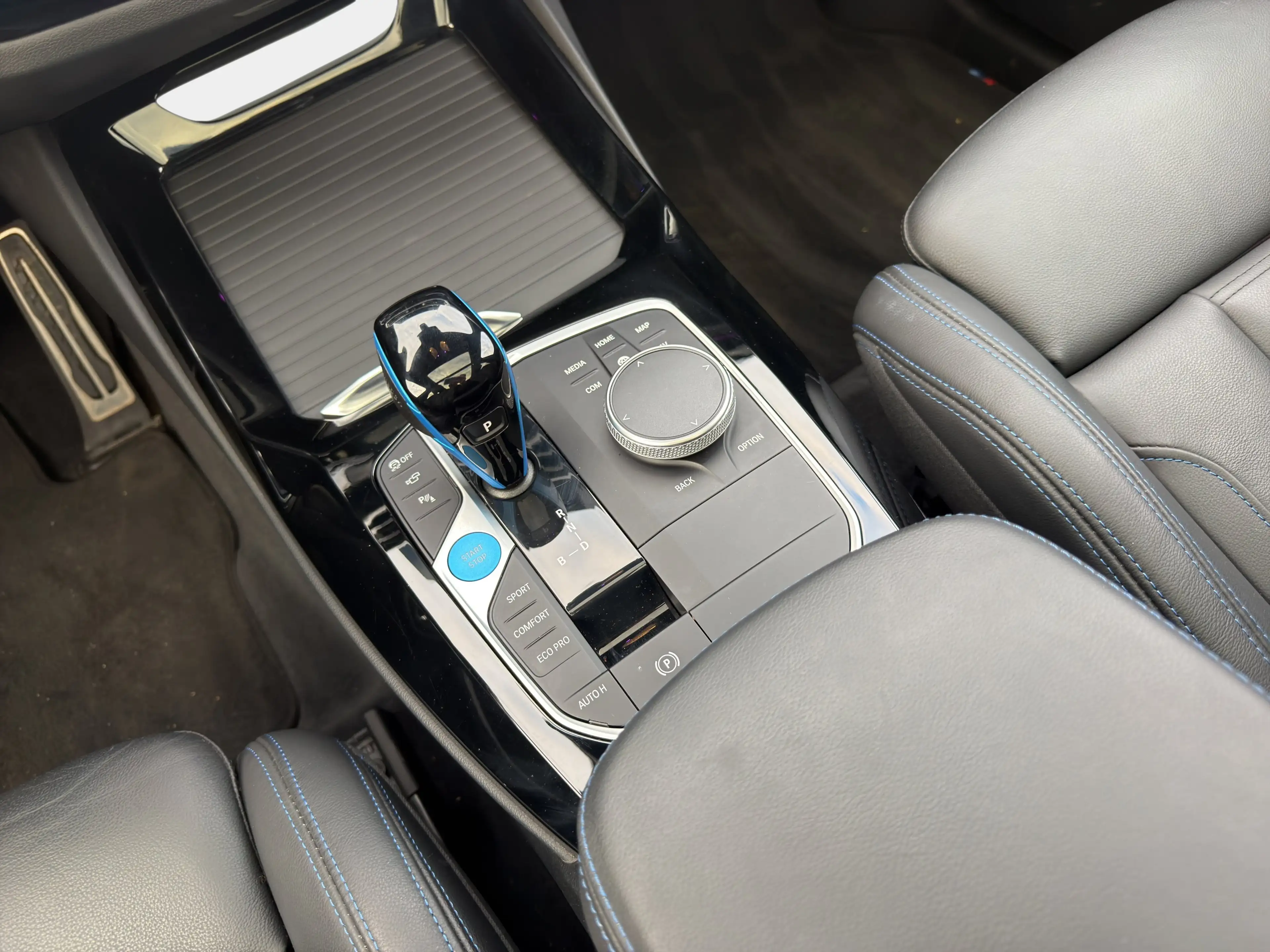 BMW iX3 — photo 14