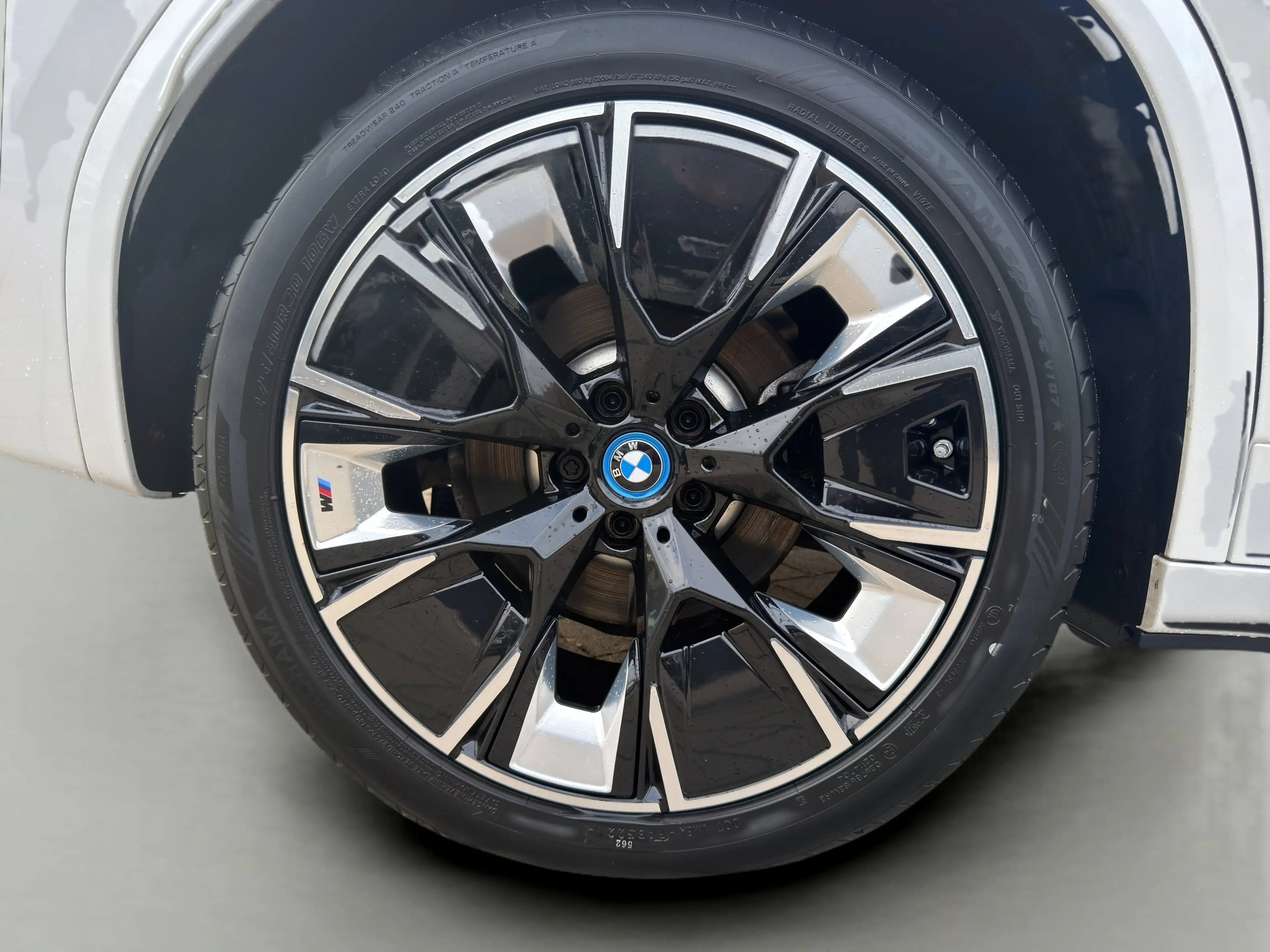 BMW iX3 — photo 11