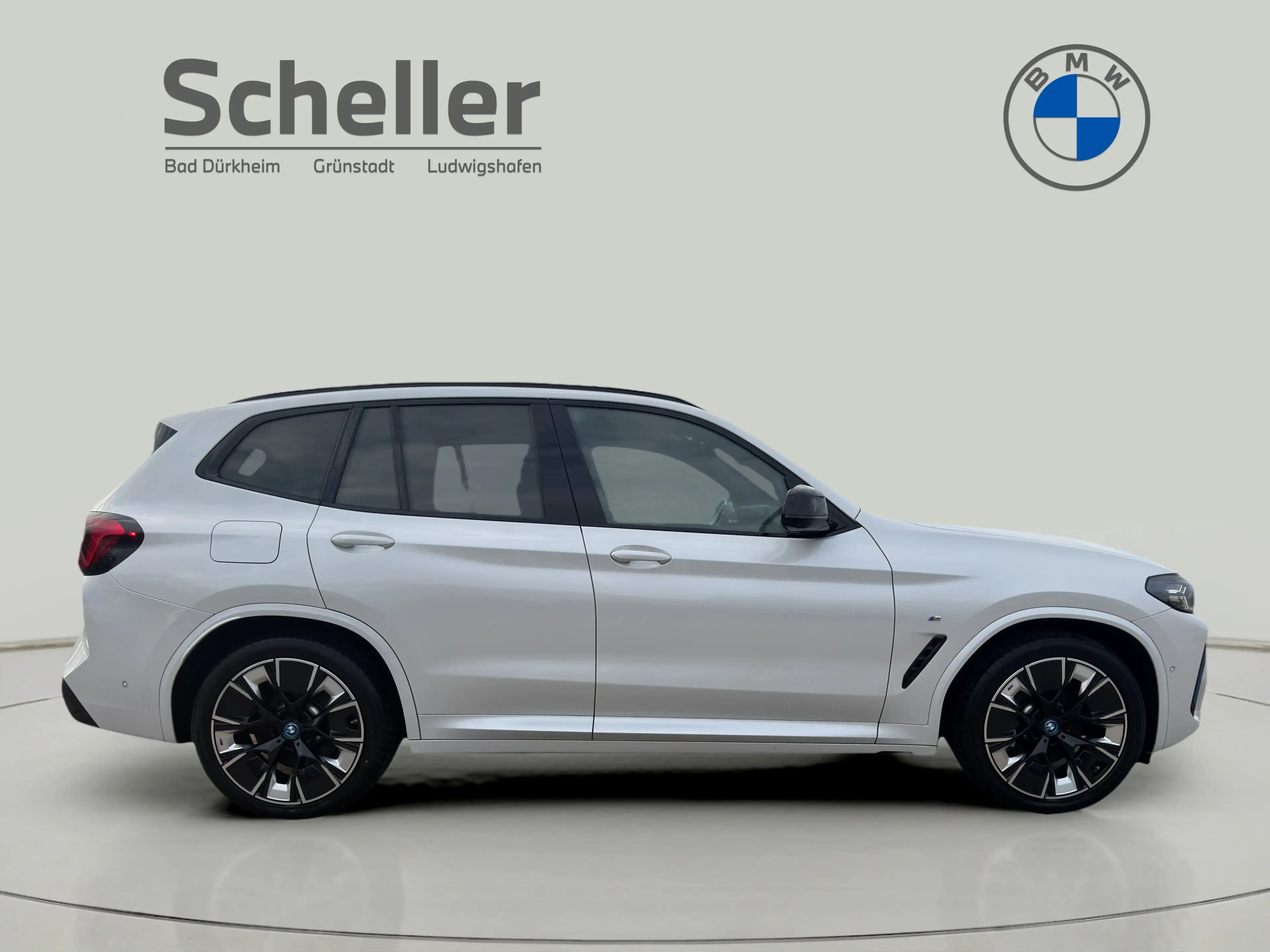BMW iX3 — photo 9