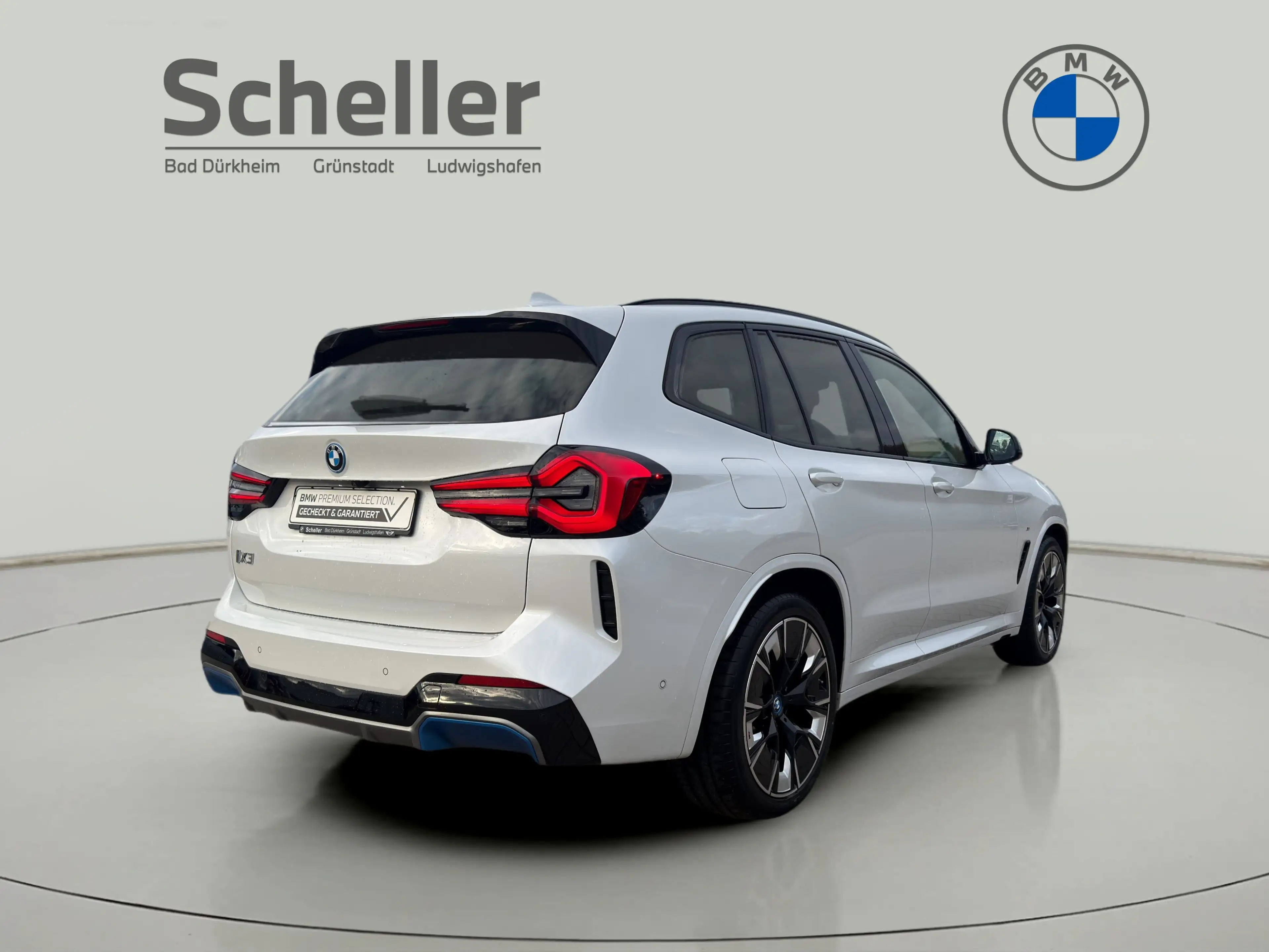 BMW iX3 — photo 8