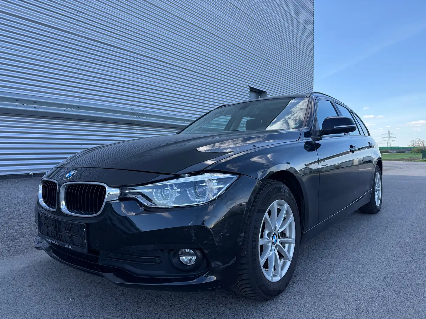 BMW 318 d Touring ID:120 Schwarz - 2