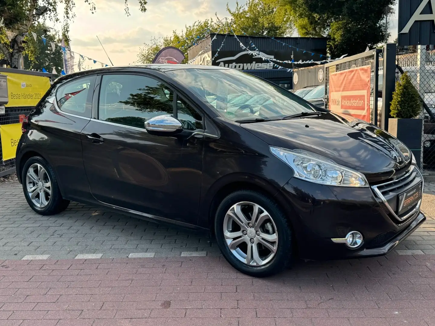 Peugeot 208 Allure 1.6*Leder*Multimedia*Shz*1.HD Schwarz - 1
