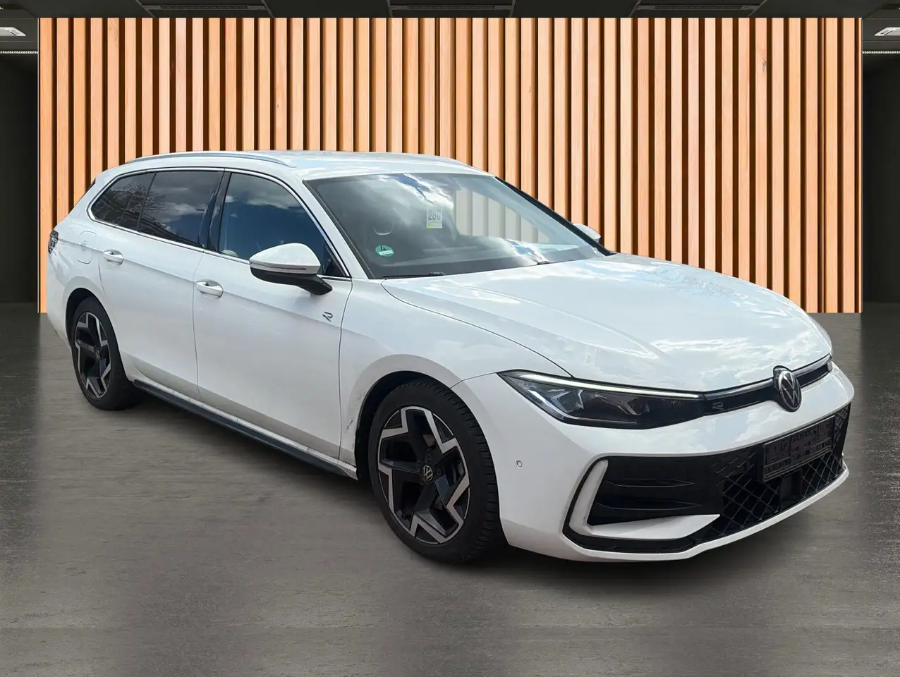 Volkswagen Passat Variant 2.0 TDI DSG R Line*KeyGo*IQ Light 6