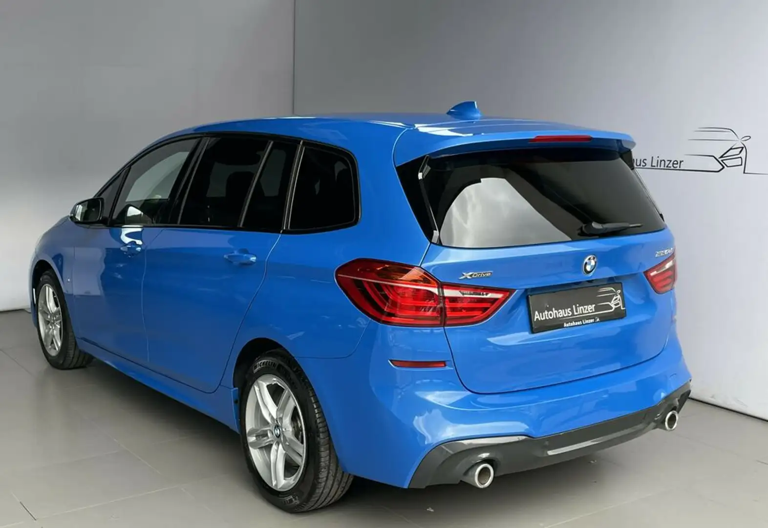 BMW 220 d xDrive M 7-Sitzer *LED*PANO*MEMO*CAM*AmbientB Blau - 2