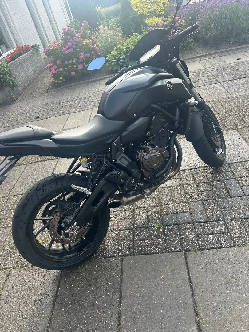Yamaha MT-07 Tech Black Akrapovic A2 35KW Zwart - 2