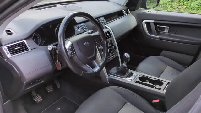 Land Rover Discovery Sport view 8