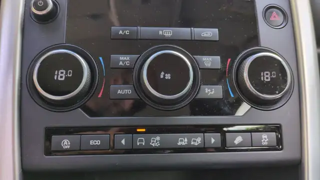 Land Rover Discovery Sport view 13