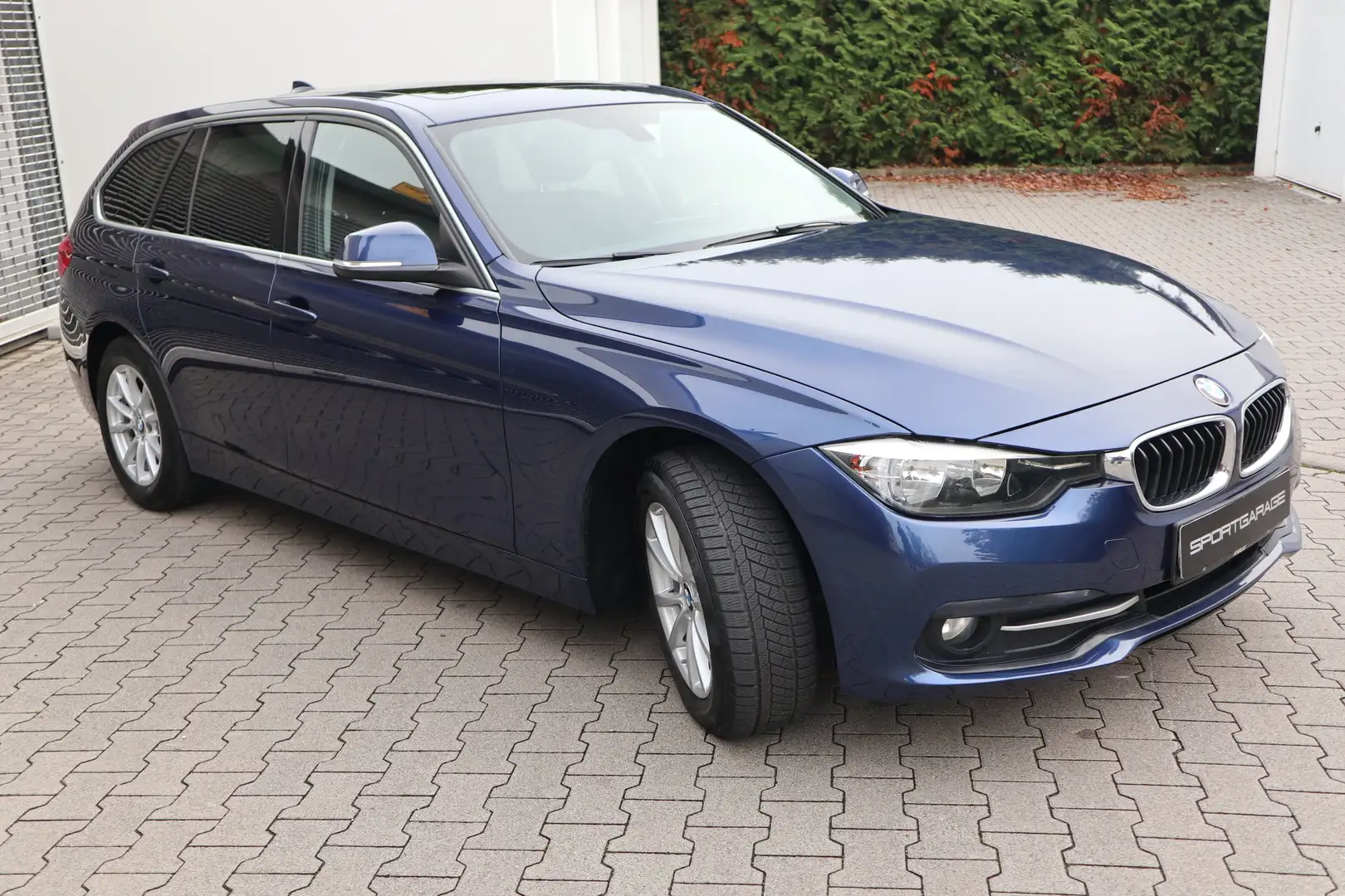 BMW 320 d Sport Line Navi-Prof. Pano SHZ M-Technic Blau - 2