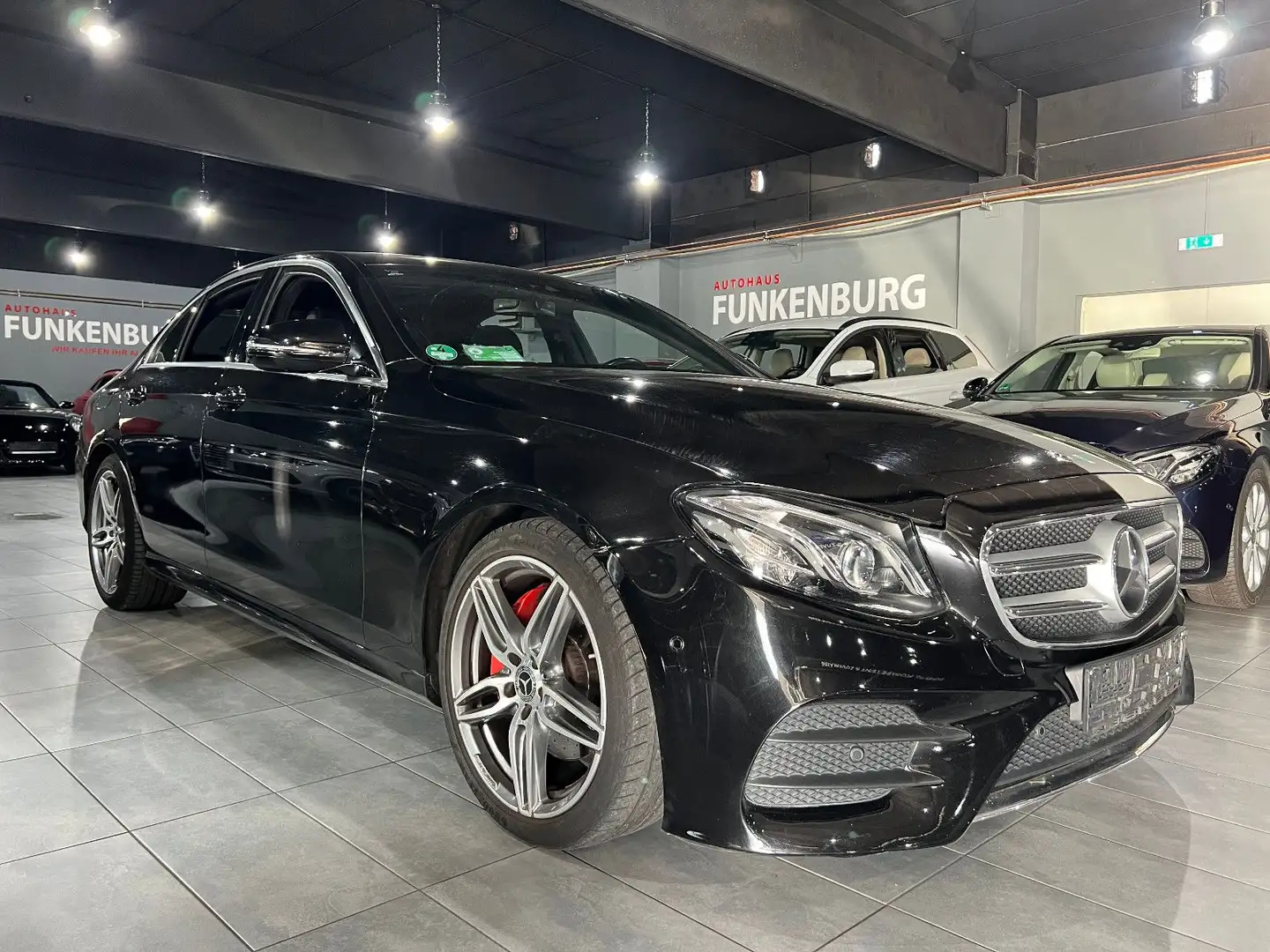 Mercedes-Benz E 220 Lim. AMG/LED/AHK/TOWI/LEDER/KAMERA/LEDER Negro - 1