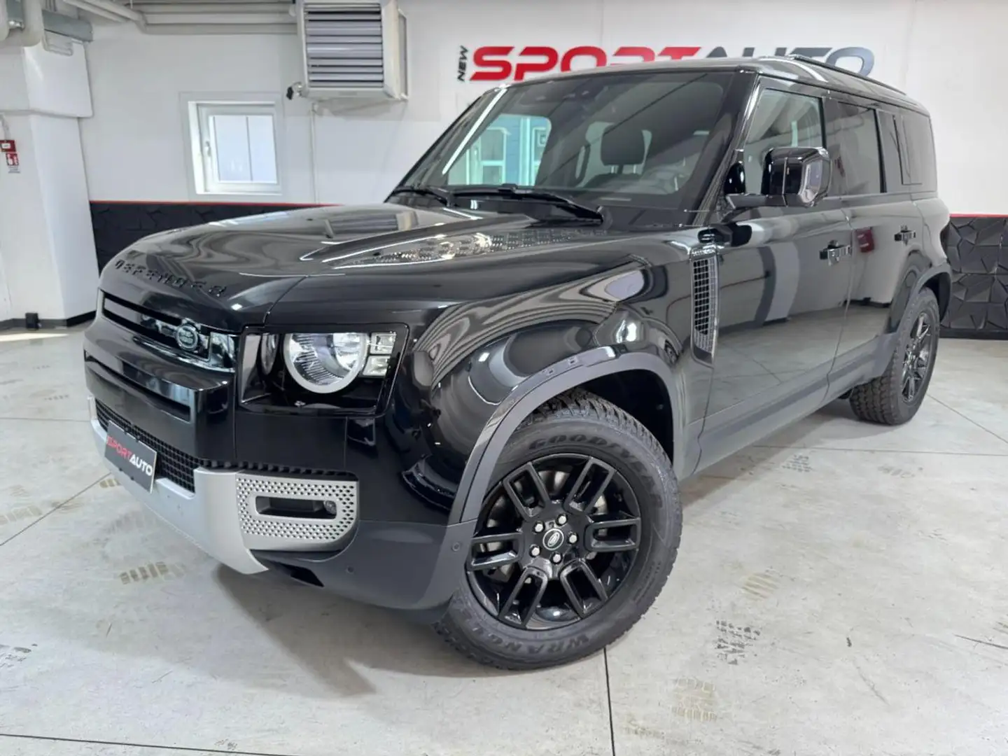 Land Rover Defender 110 3.0D 200 CV Auto. S AUTOCARRO N1 Black - 1