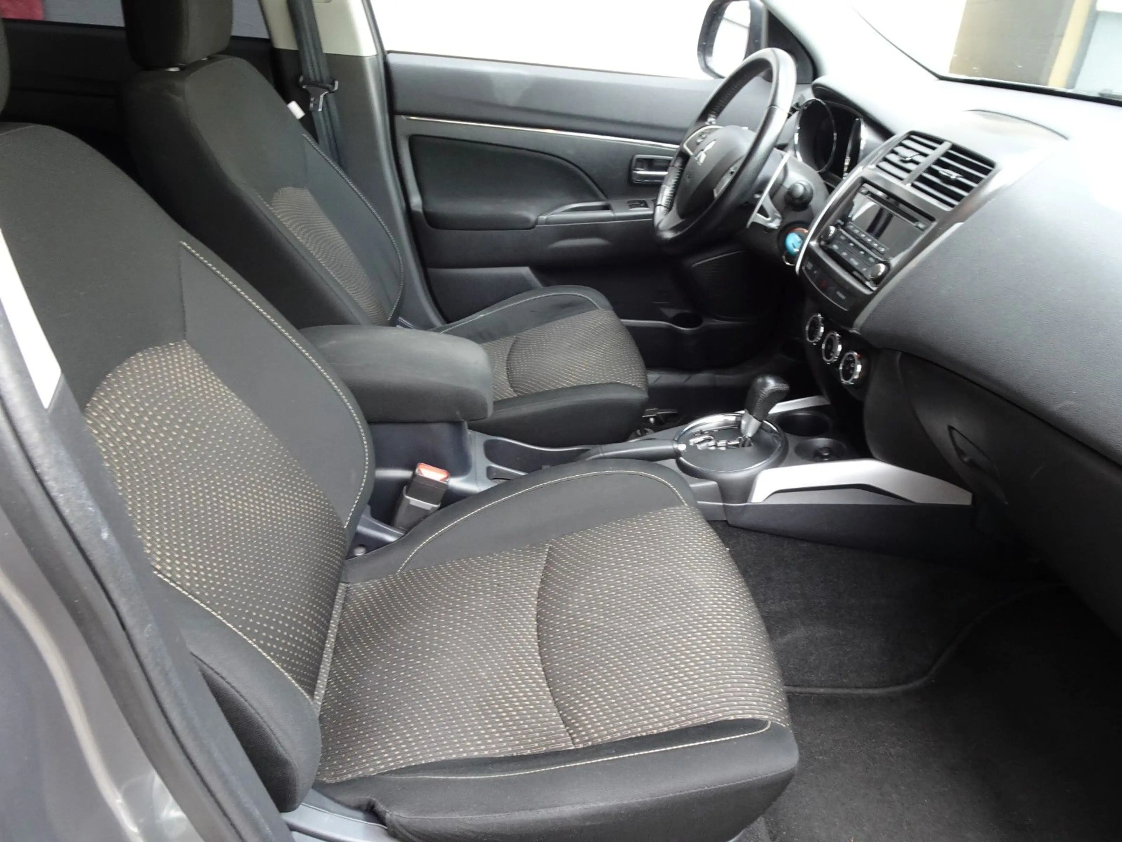 Mitsubishi ASX Invite 4WD 2.3, 110kW, AUTOM-KLIMATR-TEMPOMA — photo 12
