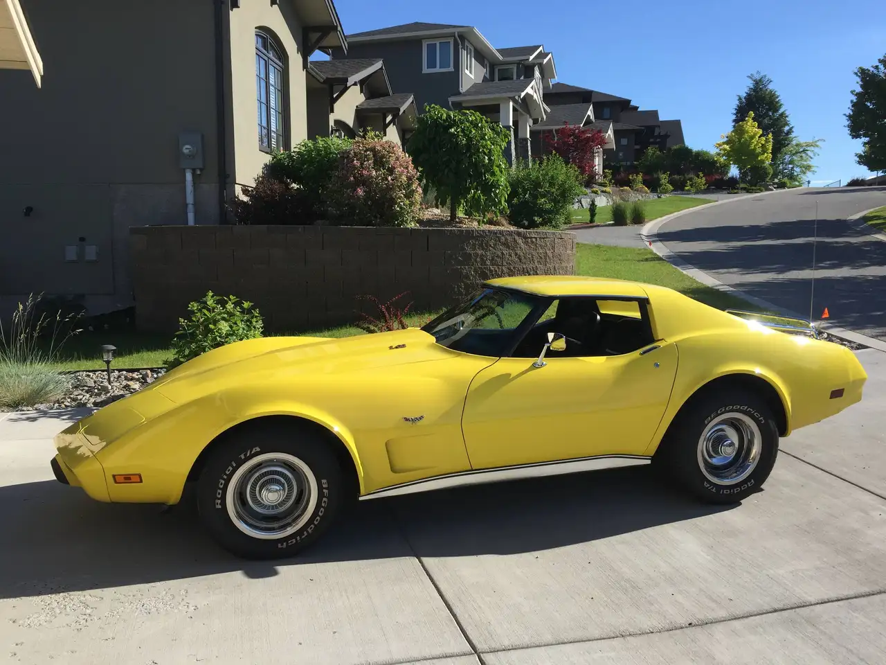 Chevrolet Corvette снимка Chevrolet Corvette