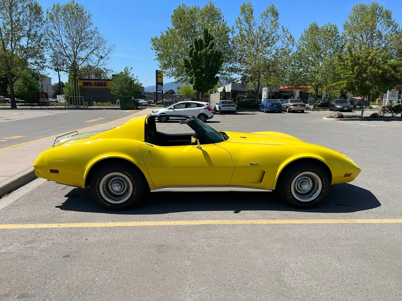 Chevrolet Corvette снимка Chevrolet Corvette