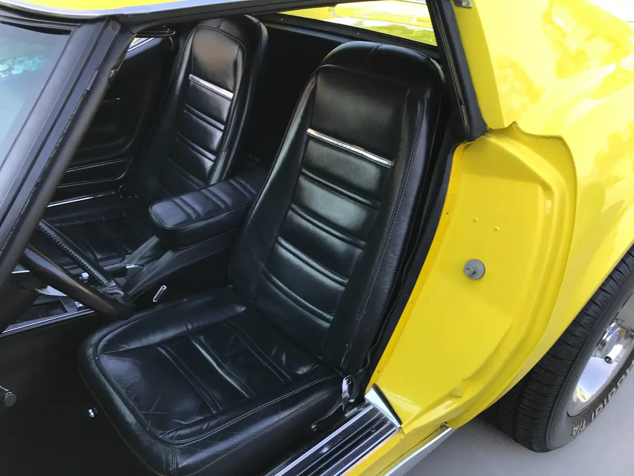 Chevrolet Corvette снимка Chevrolet Corvette
