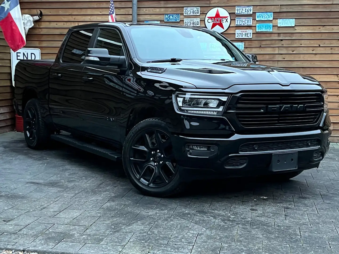 Dodge RAM 1500 Night Edition 5,7L LPG 4x4 AHK SZH PDC Noir - 2